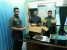 Kodim 0104/Atim Letkol Inf Amril Haris Isya Siregar, SE bersama anggotanya saat menunjukkan barang bukti ganja kering yang berhasil diamankan oleh anggotanya. FOTO : ROBY SINAGA