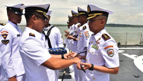 Dansatkor Koarmada II Pimpin Sertijab Tiga Komandan KRI
