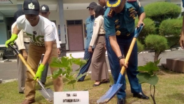 Inspiratif, Anggota TNI  AL Asal Jepara Ini Kembangkan Buah Tin
