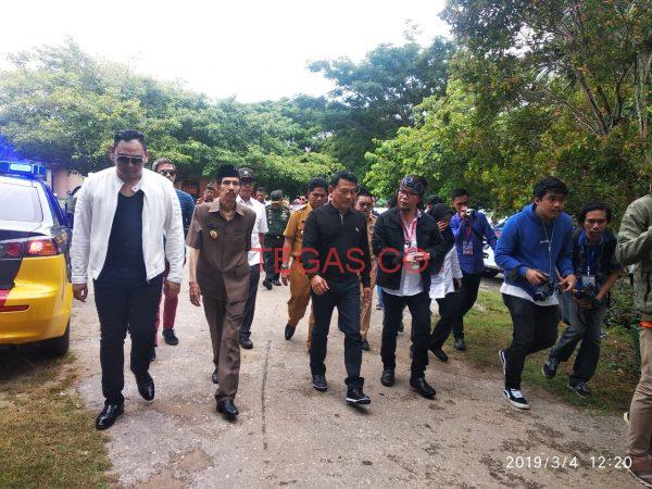 Tari Lawati Sambut Kedatangan Jendral Moeldoko di Baubau﻿