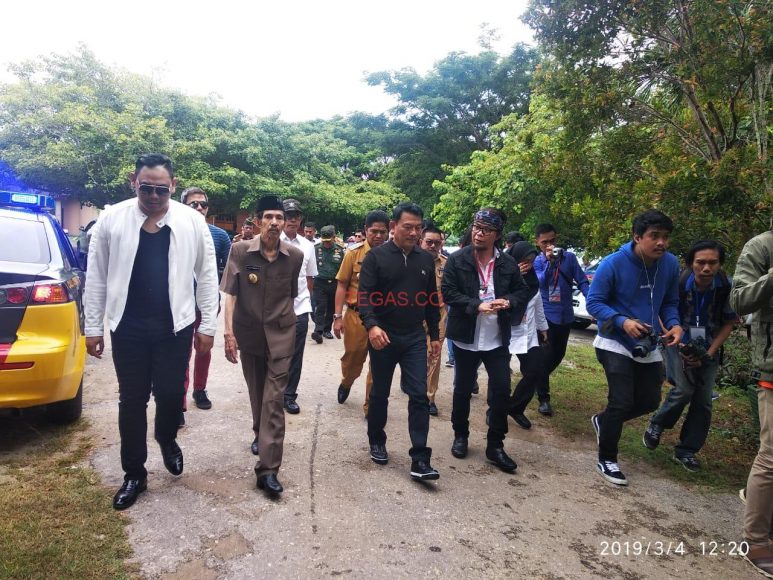 Tari Lawati Sambut Kedatangan Jenderal Moeldoko di Baubau﻿