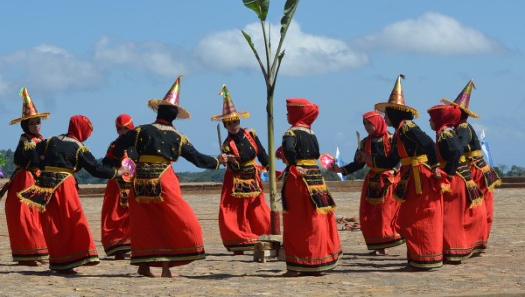 Tari Lumense Menasional, Dikbud Sultra Minta Masyarakat Melestarikan Tarian Khas Daerah