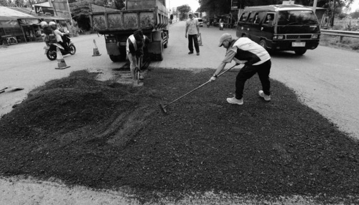 Merajut Asa di Balik Aspal Buton Utara