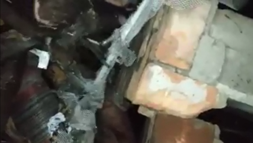 Video : Pria Paruh Baya Tertimpah Tembok pagar Diduga Tsunami Di Anyer