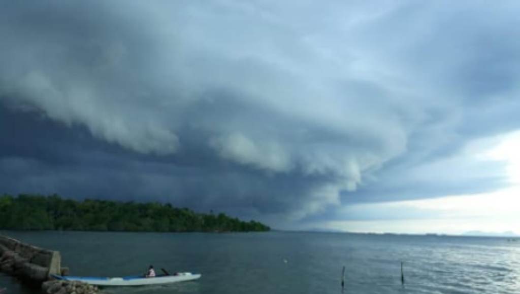 Tsunami di Kendari, BMKG Imbau Warga Tidak Beraktivitas di Tempat Terbuka