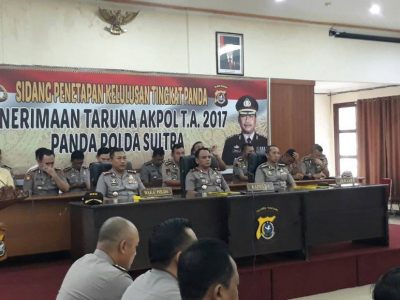 Kapolda Sultra Brigjend Polisi Andap Budhi Revianto. S.IK memimpin sidang penetapan pengumuman calon taruna yang dinyatakan lulus di Aula mapolda Sultra. FOTO : ONNO