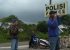 Korlap KMW Emen Lahuda saat menggelar orasi di depan mapolres Wakatobi. FOTO : ADY