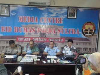 Kasus Uang palsu Dollar Amerika serikat oleh seorang oklnum Dosen UHO dan PNS balai dan seorang pekerja akan di kembangkan lagi dimungkinkan ada tersangka lain. FOTO : ONNO