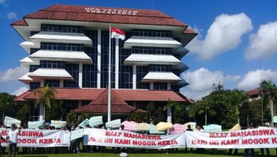 Hardiknas, Dosen dan Pegawai UPN Veteran Yogyakarta Mogok Kerja