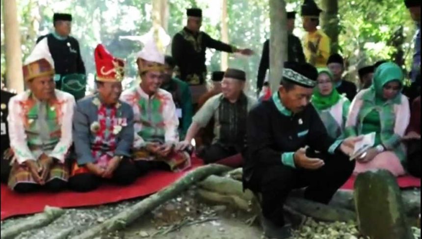 Pemkab Kolaka Gelar Ritual Adat Mosehe Wonua di Makam Sangia Nibandera