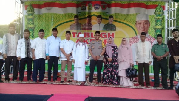 Ustadz Das'ad Latif, Meriahkan Kegiatan Tabligh Akbar di Polres Buton﻿