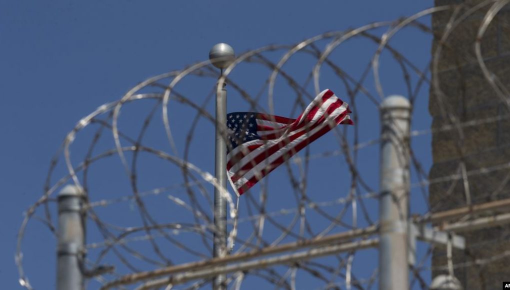 Pentagon Tunda Rencana Vaksinasi COVID-19 bagi Tahanan Guantanamo