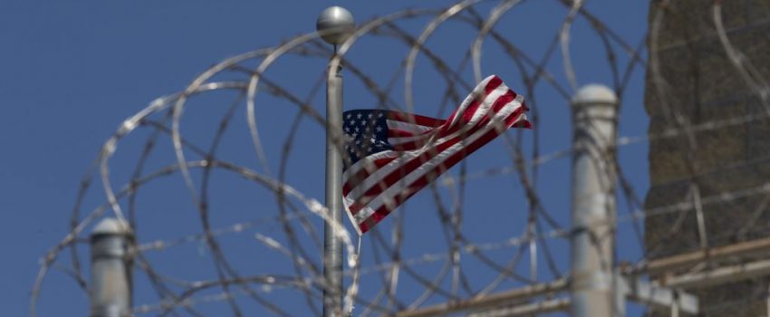 Pentagon Tunda Rencana Vaksinasi COVID-19 bagi Tahanan Guantanamo
