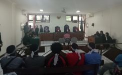 Sidang Putusan terhadap pelaku tindak pidana kekerasan terhadap petugas Polisi di pengadilan Negeri Yogyakarta. FOTO : NADHIR ATTAMIMI