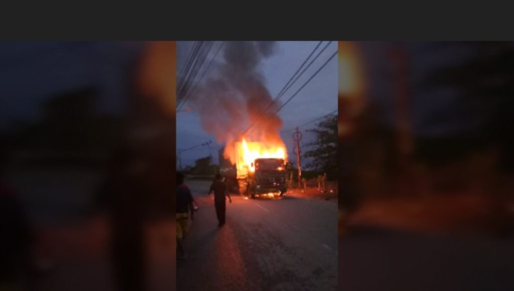 Video : Mobil Kontener terbakar di Kilometer 4 Baubau