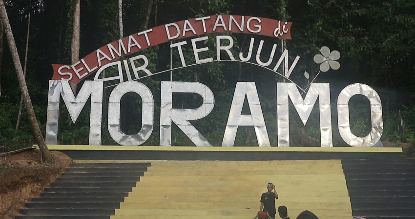 Libur Tahun Baru, Pengunjung Air Terjun Moramo Membludak