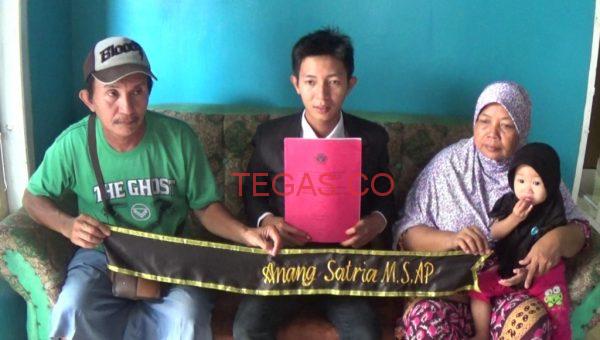 Viral, Anak Penjual Somay di Kolaka Raih Gelar Sarjana﻿