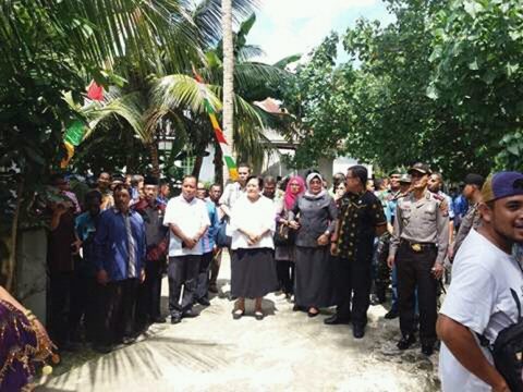 Bupati Arhawi dan Wakil Bupati Ilmiati Daud saat mendampingi Ketua Watimpres RI Prof Sri Adiningsih dalam kunjungannya di Kabupaten Wakatobi. FOTO : ADY