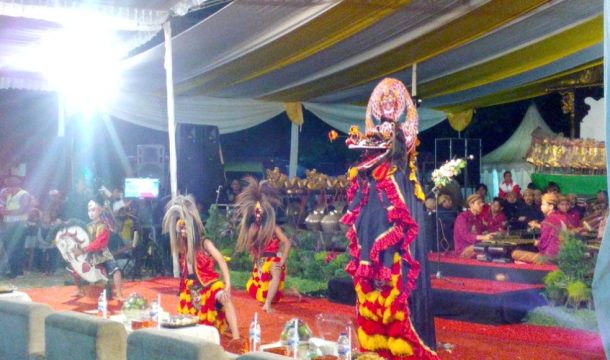 Pagelaran wayang Kulit dalam rangka memeriahkan HUT Kota Kediri. FOTO : WAHYU