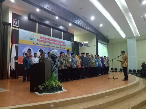 Menteri Koordinator Bidang Politik, Hukum, dan Keamanan (Menkopolhukam) RI, Jenderal TNI (Purn) Wiranto saat melantik pengurus Pusat Studi Pancasila dan Bela Negara Universitas Islam Negeri Sunan Kalijaga Yogyakarta FOTO : NADHIR ATTAMIMI