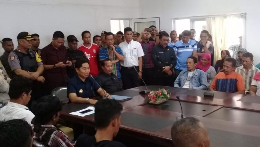Warga Kondowa Desak Bupati Buton Lantik Kepala Desa Terpilih