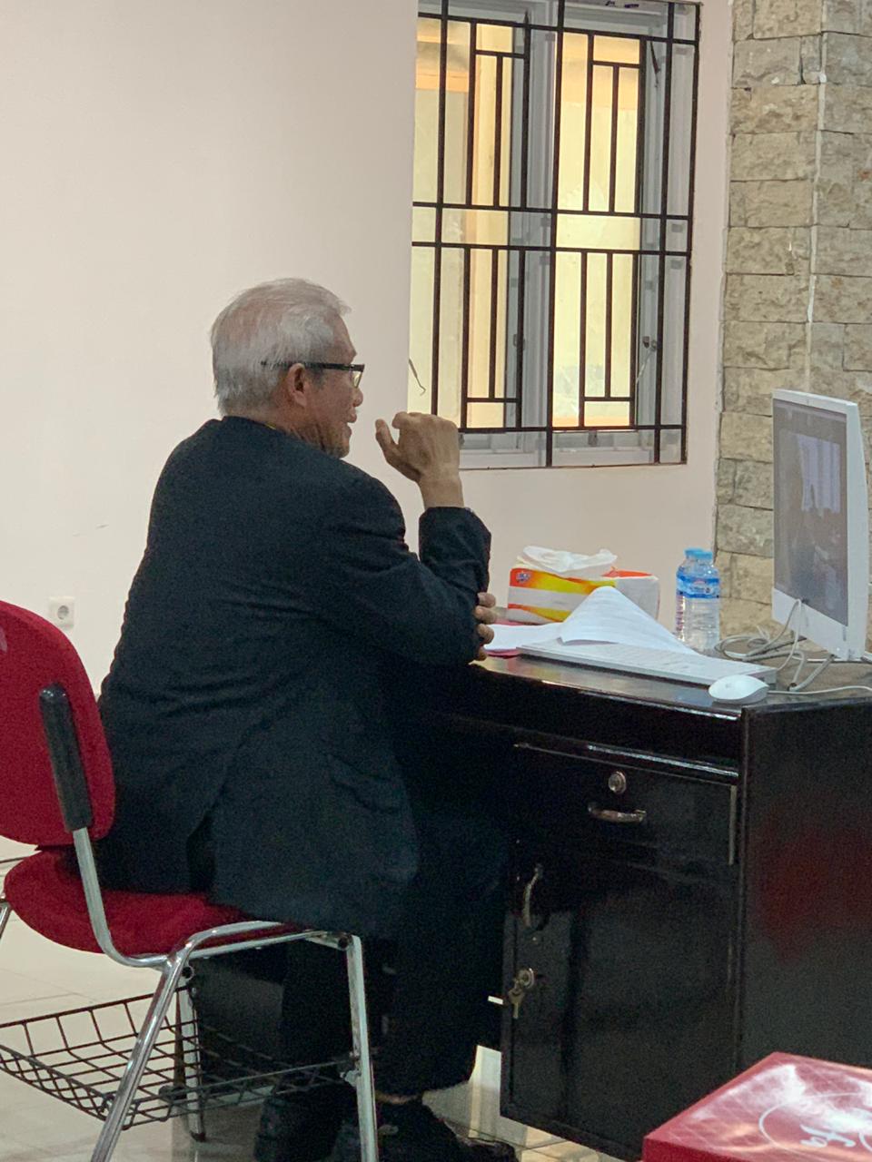 Lukman Abunawas mempresentasikan Tesisnya