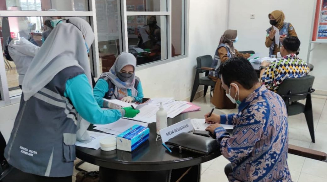 OJK Sultra Laksanakan Vaksinasi Sektor Jasa Keuangan
