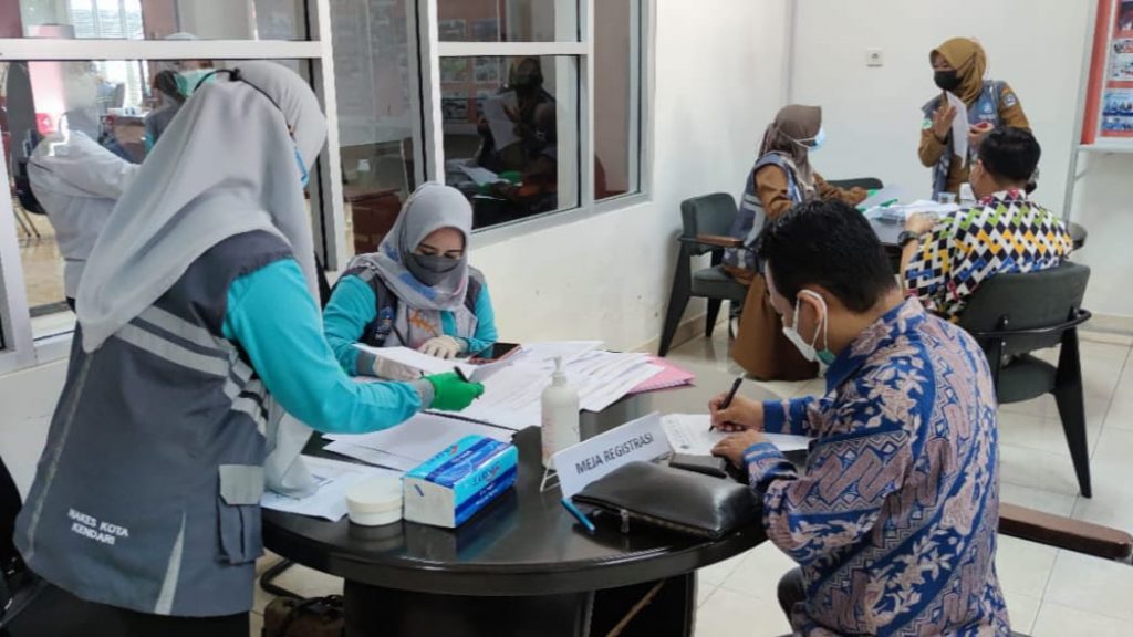 OJK Sultra Laksanakan Vaksinasi Sektor Jasa Keuangan