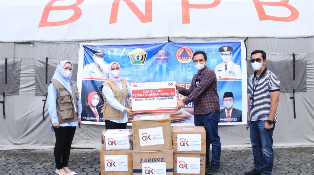 Ringankan Beban Masyarakat Di Tengah Pandemi Covid-19, OJK Sultra Salurkan Bansos