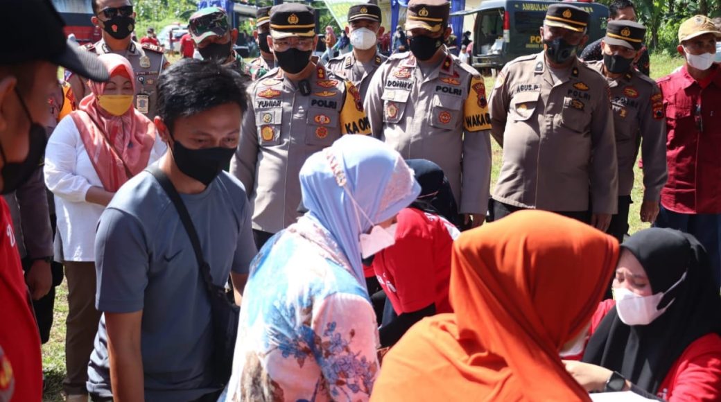 Gandeng Bara Foundation, Polres Kendal Selenggarakan Pasar Murah dan Vaksinasi