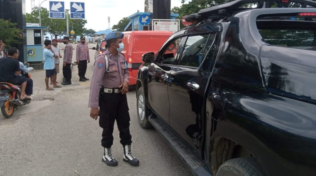 Penyekatan Kawasan Pelabuhan Nusantara Raha, Kepala KP3 Imbau Masyarakat Vaksin Kedua