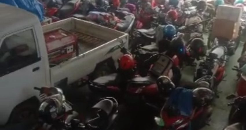 Masyarakat Keluhkan Layanan ASDP Saat Lonjakan Penumpang Kapal Ferry Bahteramas Kendari-Langara