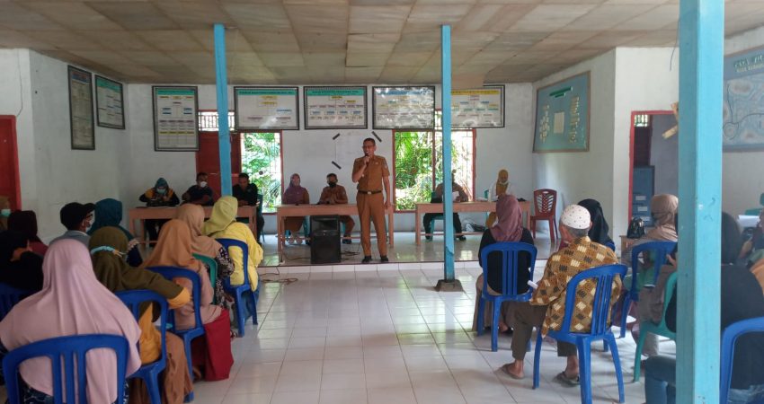 Pemdes Lalowatu-Tinanggea Salurkan BLT DD Tahap I 2022