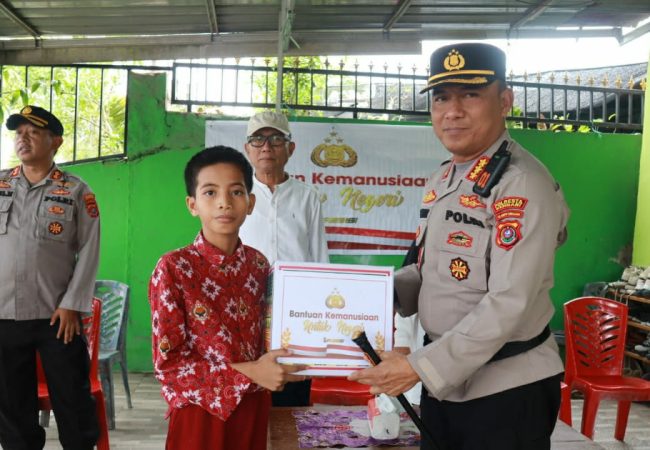 Peduli Sesama, Polresta Kendari Bagikan 100 Paket Sembako