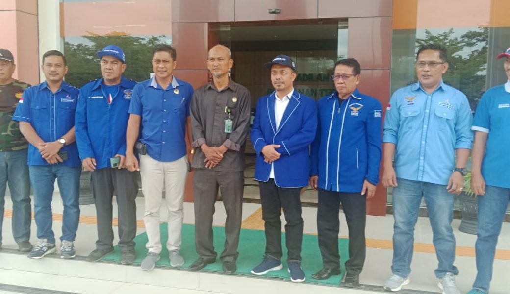 Kader Partai Demokrat Kolut Datangi PN Lasusua Tolak PK Moeldoko