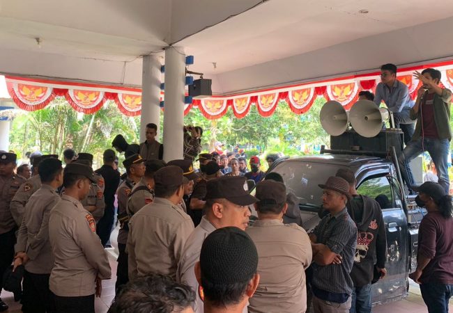 Ratusan Pengusaha Lokal Datangi BPOM Kendari, Supriadi: Inprosedural Lakukan Pengawasan Produk