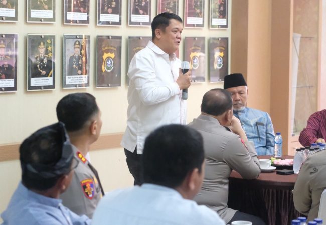 Dihadapan Tokoh Masyarakat Muna, Kapolda Sultra Sampaikan Perkembangan Kasus Penghinaan Suku