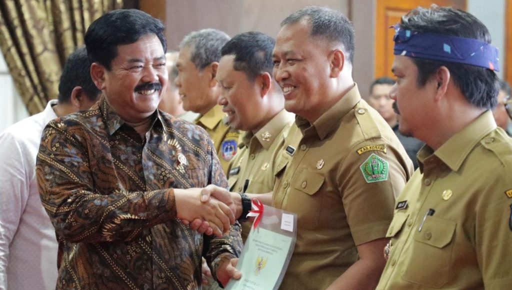 Pemda Konawe Terimah 52 Sertifikat dari Menteri ATR/BPN