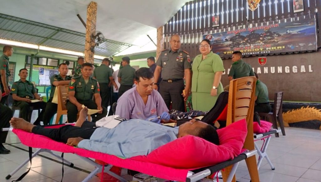 HUT TNI ke 78, Kodim 1413 Buton Selenggarakan Baksos Kesehatan dan Pembagian Sembako