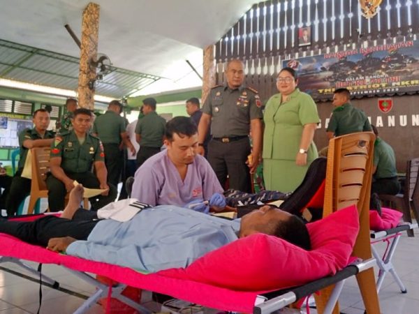 HUT TNI ke 78, Kodim 1413 Buton Selenggarakan Baksos Kesehatan dan Pembagian Sembako