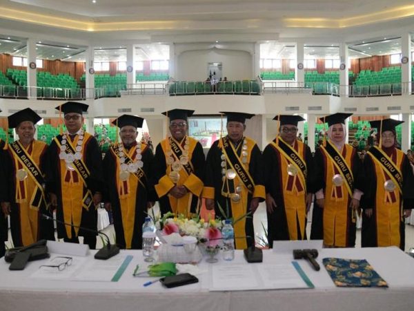 Lima Guru Besar dari Fakultas MIPA Dikukuhkan oleh Rektor UHO