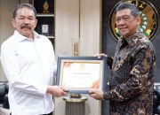 Dinilai Miliki Keberanian Tangani Kasus Mega Korupsi, Jaksa Agung Diberi Penghargaan Best Achievement Award 2023 dari Rakyat Merdeka