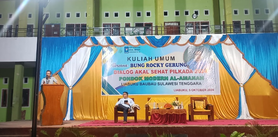 Bawa Kuliah Umum di Pondok Al Amanah Liabuku Kota Baubau, Rocky Gerung Tekankan Pentingnya Intelektual