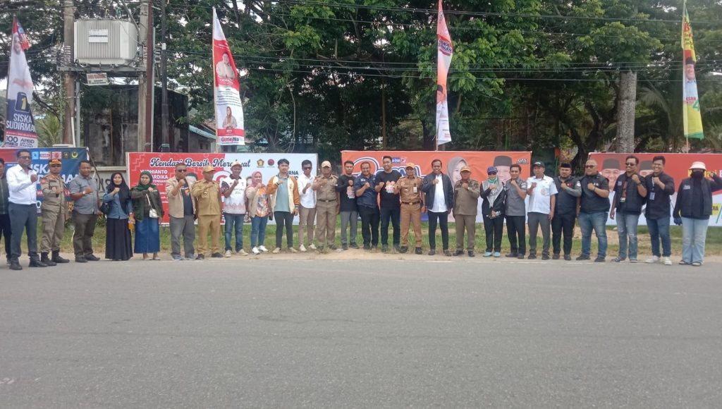 KPU Kota Kendari Pasang APK di 5 Titik secara Simbolis