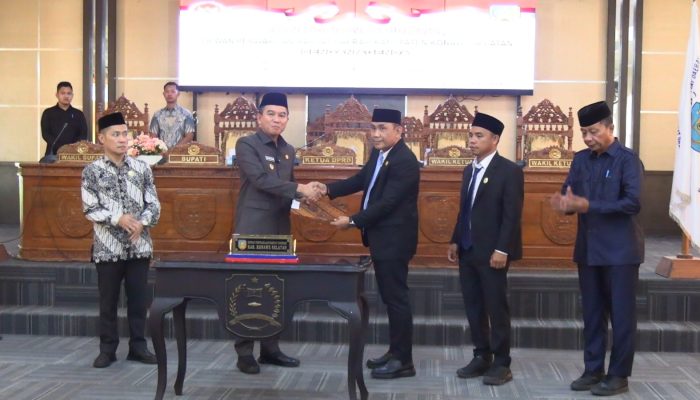 Paripurna DPRD, Bupati Irham Kalenggo Paparkan Capaian LKPJ 2025
