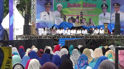 Ratusan warga Kota kendari menghadiri Zikir Akbar jelang HUT Kota kendari ke 186 tahun 2017. FOTO : FA