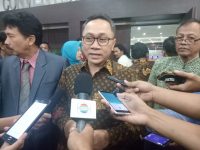Ketua MPR RI Zulkipli Hasan saat diwawancara sejumlah awak media di Yogyakarta. FOTO ; NADHIR ATTAMIMI