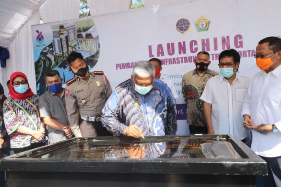 Gubernur Launching Pembangunan Infrastruktur Transportasi Darat di Sultra