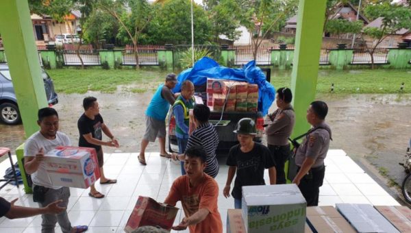 Antam Kembali Menyalurkan Bantuan Tahap II Untuk Korban Banjir di Konawe Utara