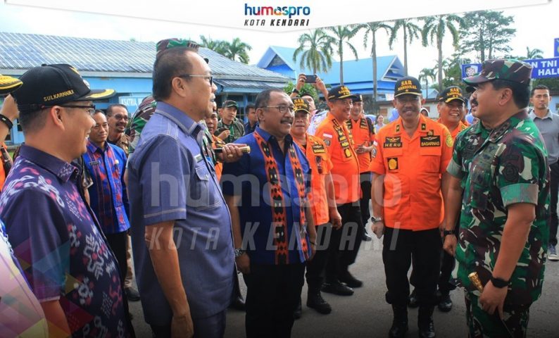 Panglima TNI dan Kapolri Kunjungi Korban Banjir Konut